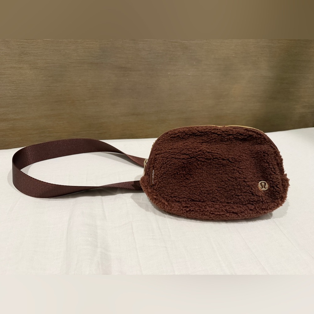 Lululemon Everywhere Belt Bag Fleece Brown/Gold NWT